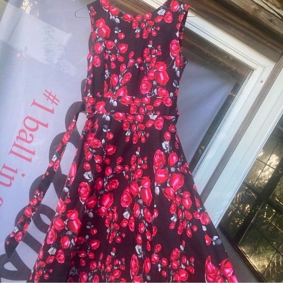 Red roses Rockabilly retro sleeveless swing dress - Picture 1 of 15